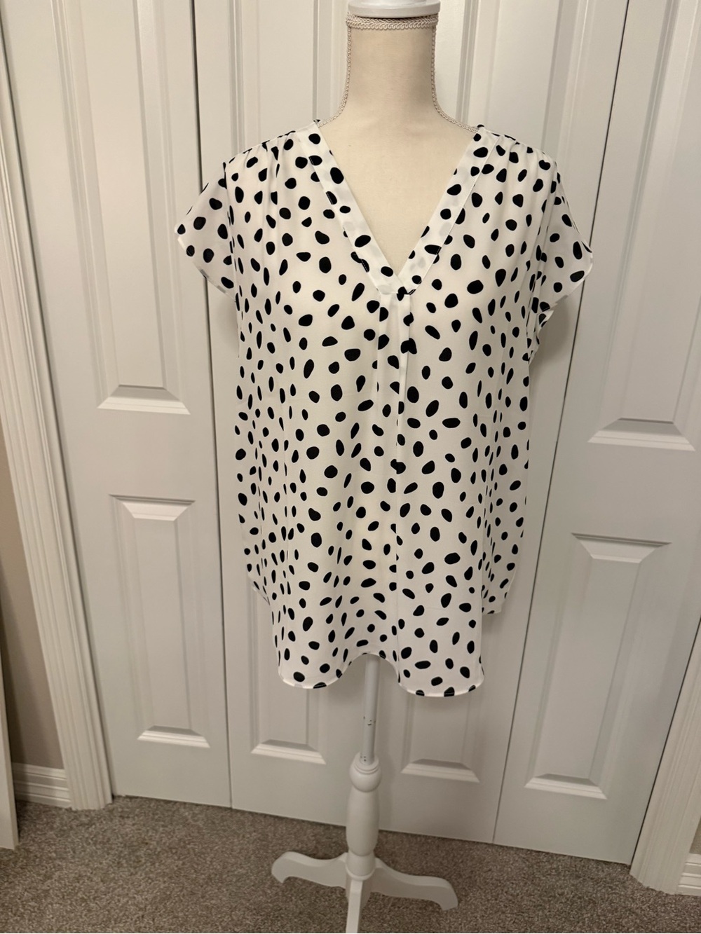 Chaus White Blouse with Black Dalmatian Print Top Size Large NWT